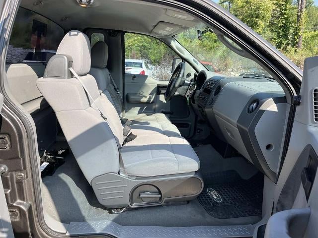 2006 Ford F-150 2WD Regular Cab Styleside 6-1/2 Ft Box STX