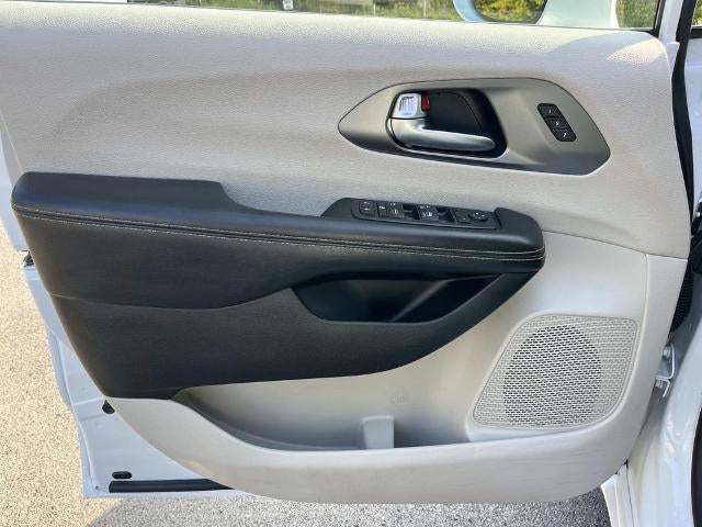 2022 Chrysler Pacifica Touring L FWD