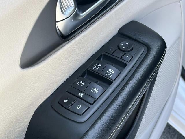 2022 Chrysler Pacifica Touring L FWD