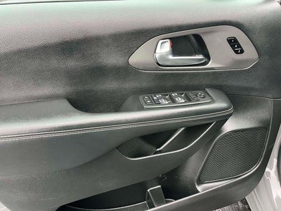 2025 Chrysler Pacifica Select FWD