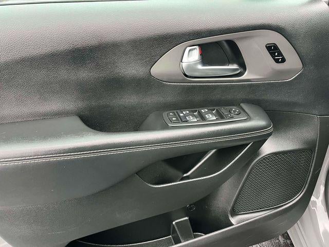 2025 Chrysler Pacifica Select FWD