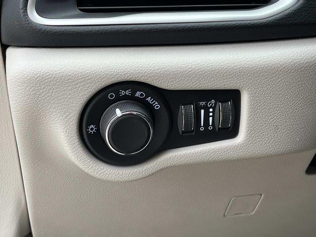 2023 Chrysler Voyager LX FWD