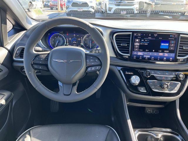 2025 Chrysler Pacifica Limited FWD