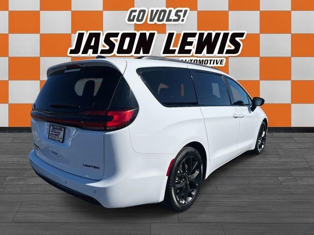 2025 Chrysler Pacifica Limited FWD