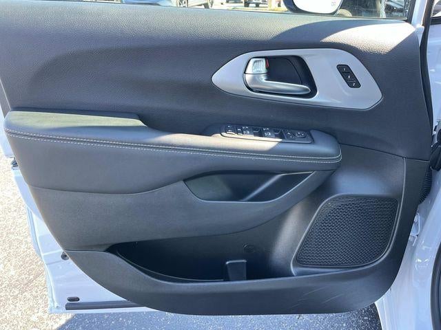 2025 Chrysler Pacifica Limited FWD