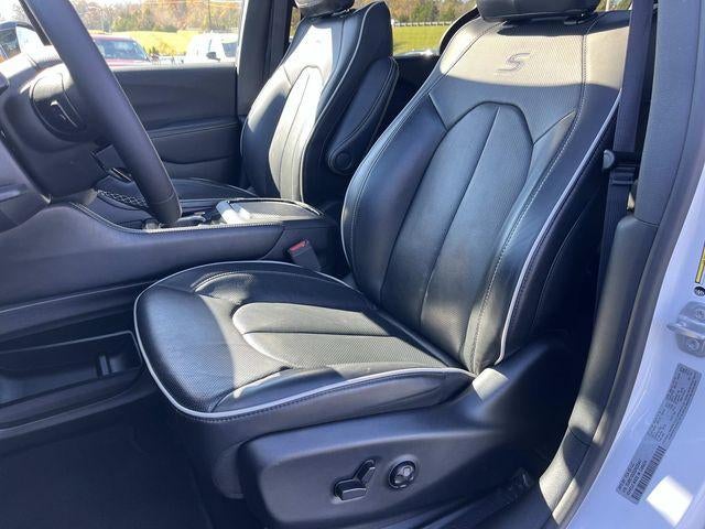 2025 Chrysler Pacifica Limited FWD