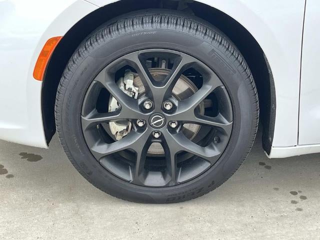 2025 Chrysler Pacifica Limited FWD