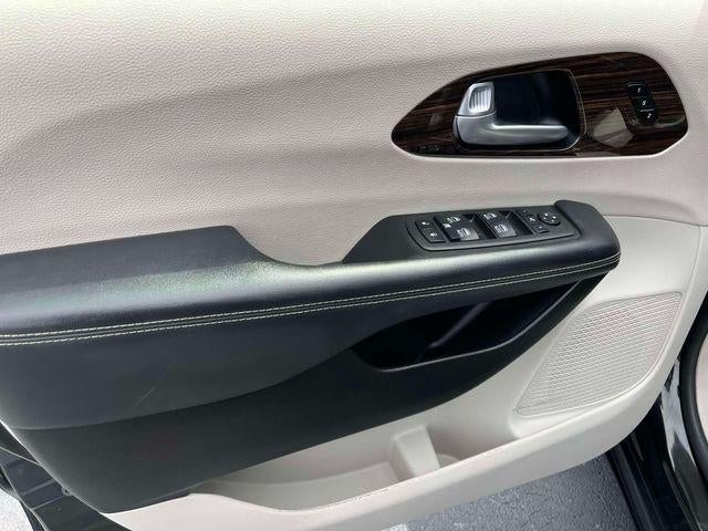 2024 Chrysler Pacifica Limited FWD