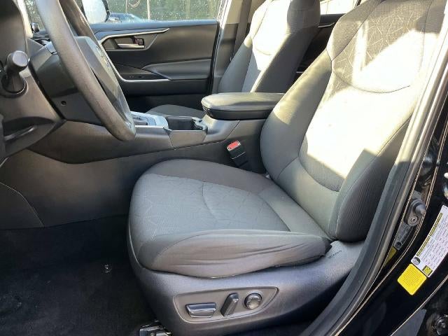 2025 Toyota RAV4 XLE FWD (GS)