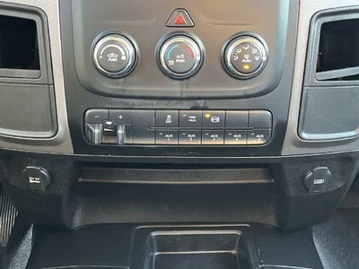 2018 RAM 3500 Chassis Cab Tradesman 4WD Crew Cab 60" CA 172.4" WB