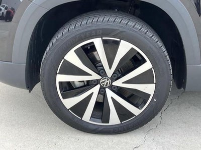 2024 Volkswagen Taos SE FWD