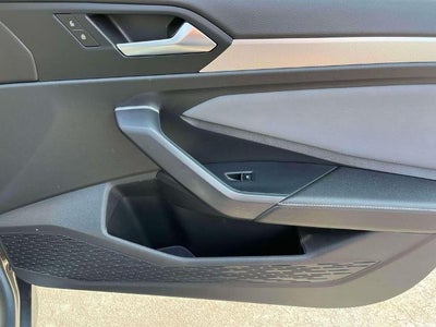 2025 Volkswagen Jetta SE Auto
