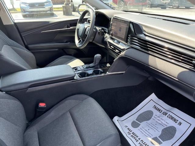 2025 Toyota Camry LE (SE)