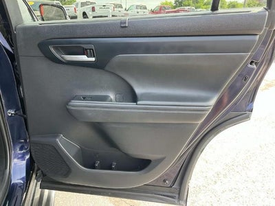 2022 Toyota Highlander XLE FWD (Natl)