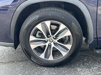 2022 Toyota Highlander XLE FWD (Natl)