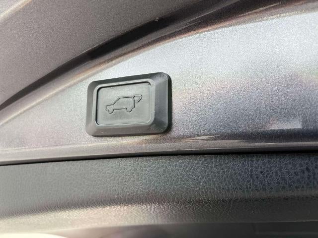 2017 Toyota RAV4 Hybrid Limited AWD (Natl)