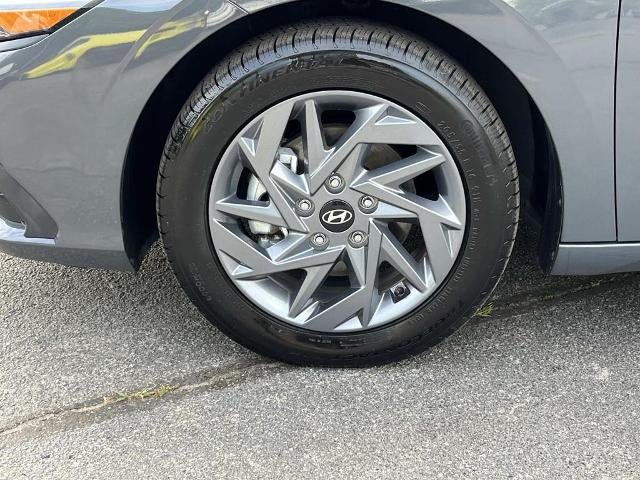 2024 Hyundai ELANTRA SEL IVT