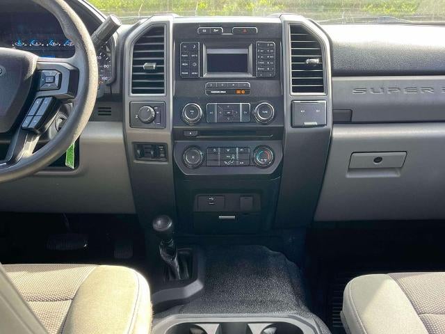2017 Ford Super Duty F-350 SRW XL 4WD Crew Cab 6.75' Box
