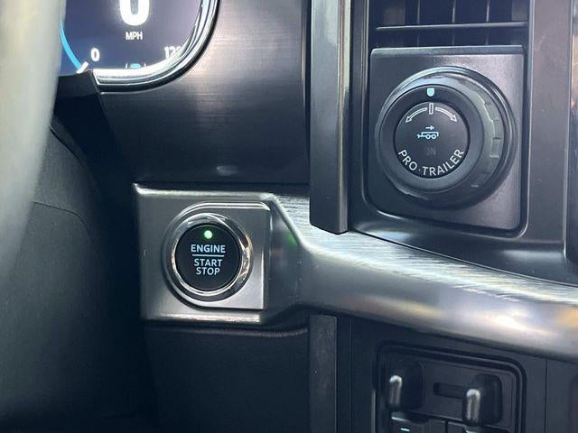 2022 Ford F-150 LARIAT 4WD SuperCrew 5.5' Box