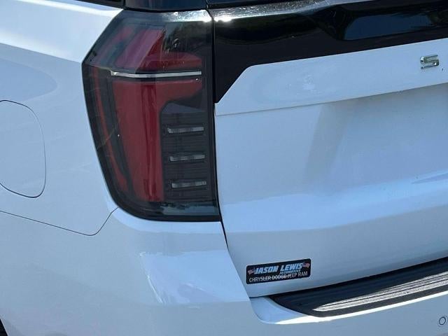 2025 Chevrolet Suburban 4WD LT