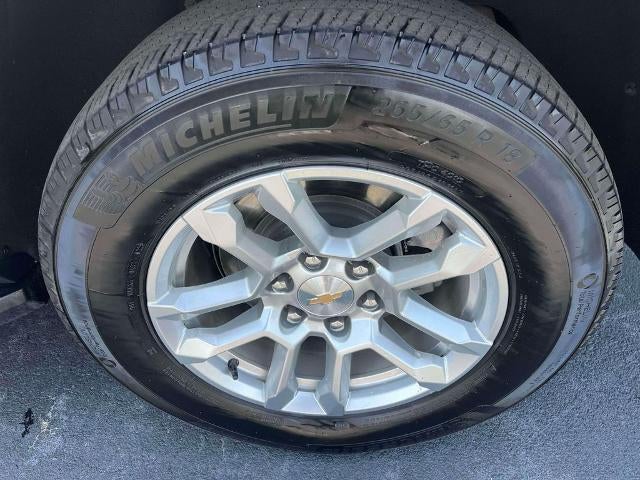 2025 Chevrolet Suburban 4WD LT