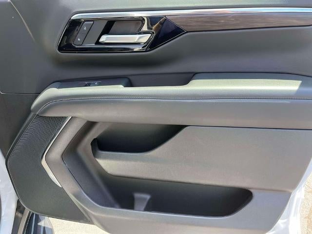 2025 Chevrolet Suburban 4WD LT