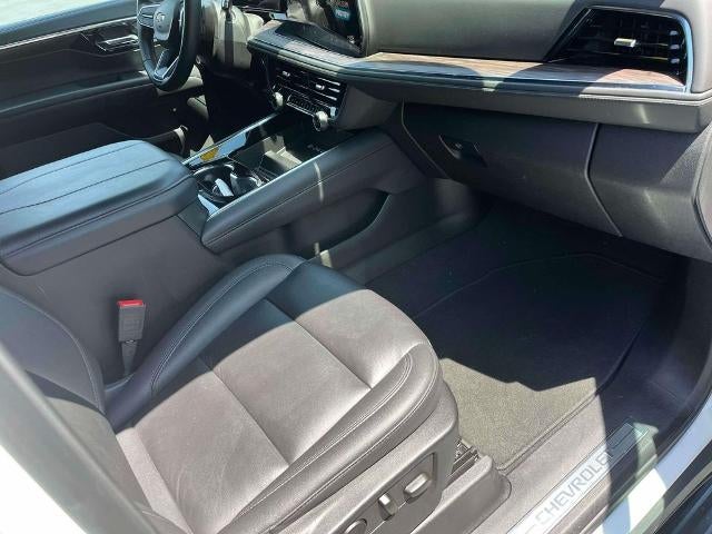 2025 Chevrolet Suburban 4WD LT