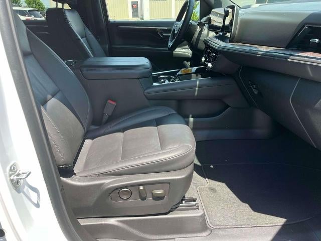 2025 Chevrolet Suburban 4WD LT