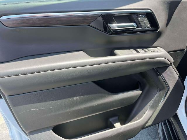 2025 Chevrolet Suburban 4WD LT