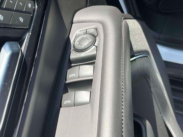 2025 Chevrolet Suburban 4WD LT
