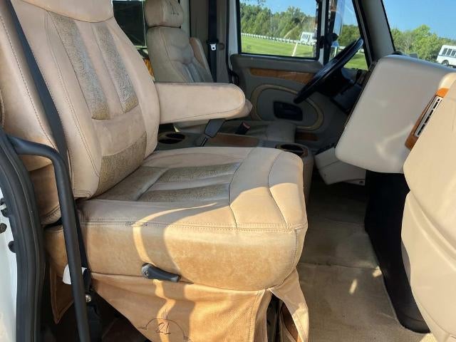 2008 International DuraStar 4400 SBA LP 4X2
