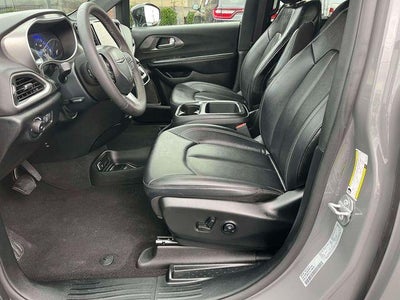 2025 Chrysler Pacifica Select FWD