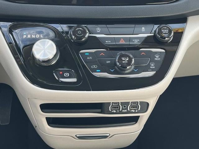 2023 Chrysler Voyager LX FWD