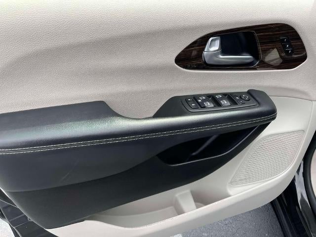 2024 Chrysler Pacifica Limited FWD