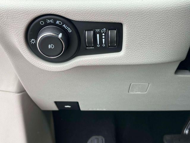 2024 Chrysler Pacifica Limited FWD
