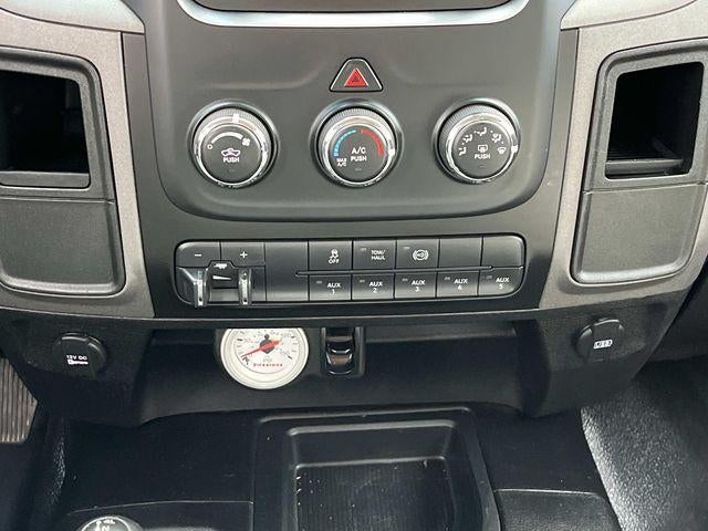 2018 RAM 3500 Chassis Cab Tradesman 4WD Crew Cab 60" CA 172.4" WB