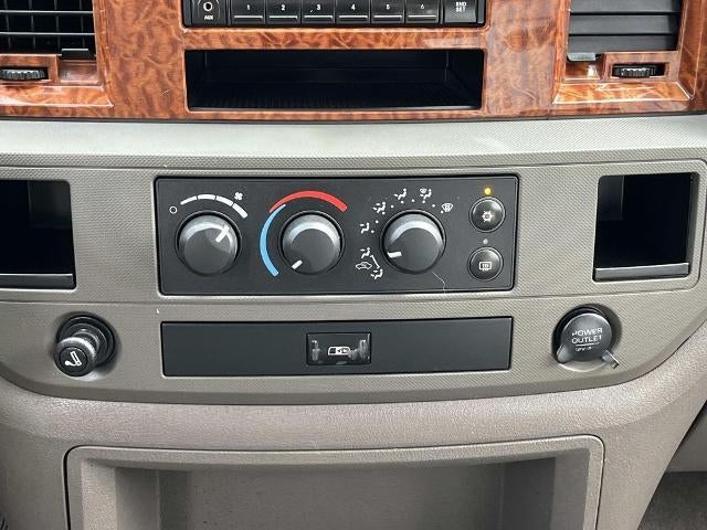 2006 Dodge Ram 3500 4WD Quad Cab 8 Ft Box DRW SLT