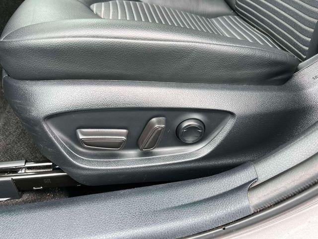 2024 Toyota Camry SE Auto (SE)