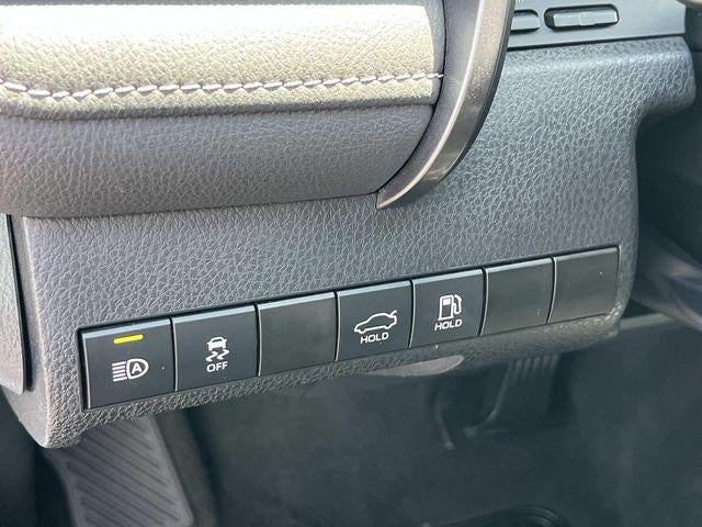 2023 Toyota Camry SE Auto (SE)
