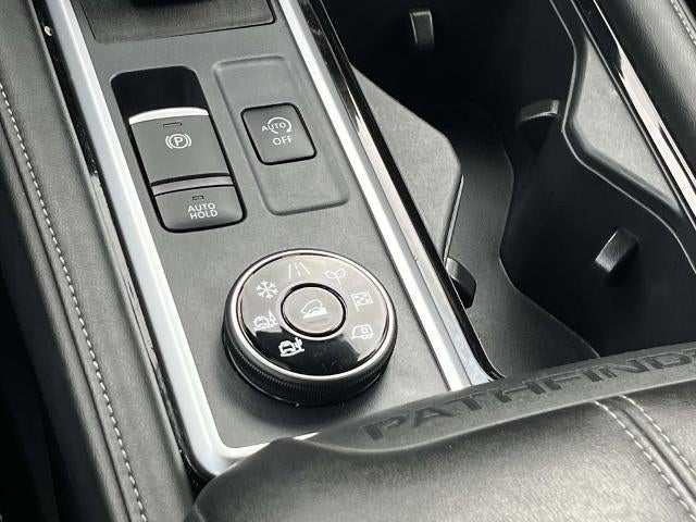 2025 Nissan Pathfinder SV 4WD