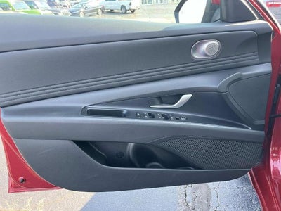 2025 Hyundai ELANTRA SEL Convenience IVT