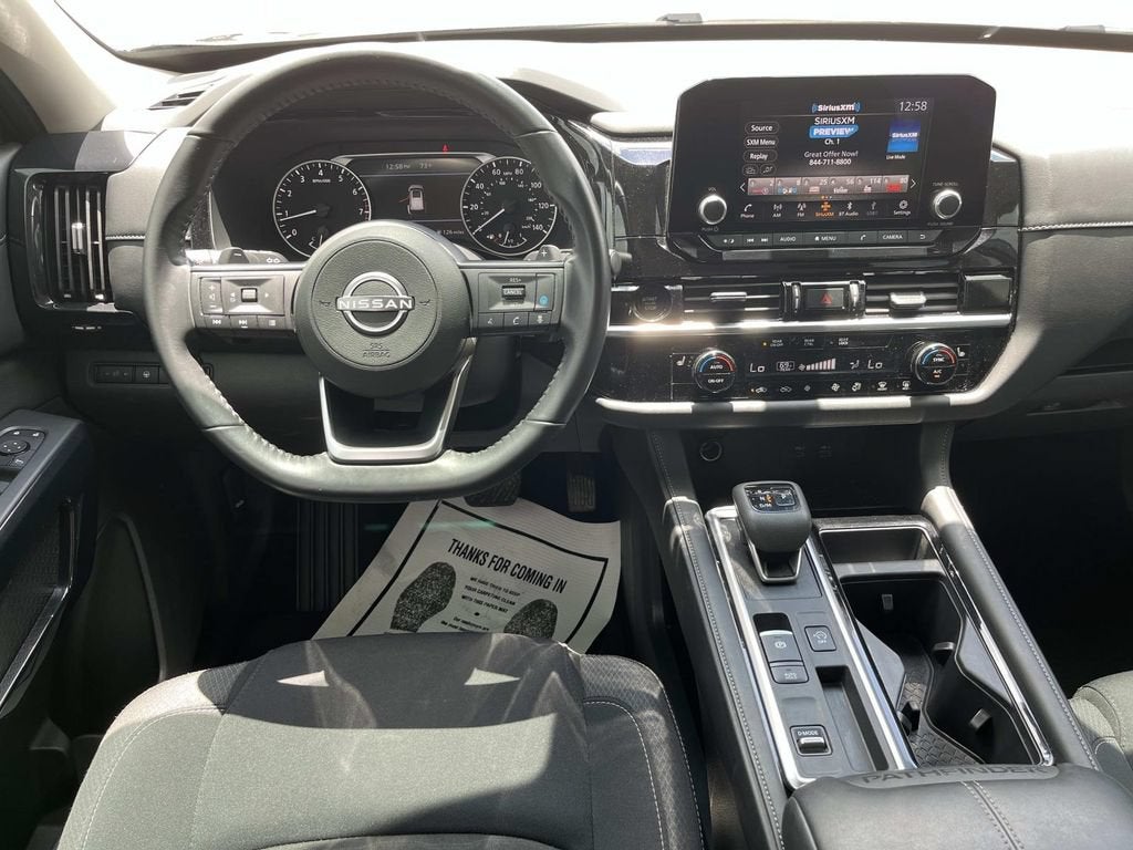 2025 Nissan Pathfinder SV