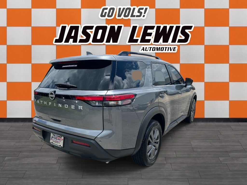 2025 Nissan Pathfinder SV