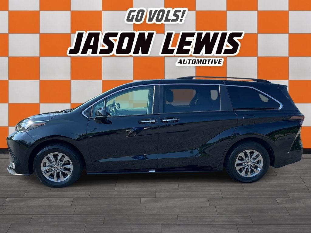 2024 Toyota Sienna XLE